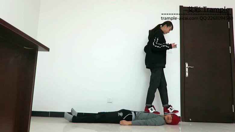 00后天使女主调教贱狗磕头跪拜！