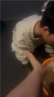 【煎饼狗子】沐足店舔技师的脚 JS250319-26