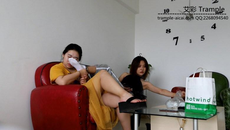 偷拍学姐第五弹 夏天的雪地靴 续