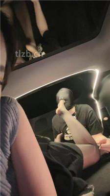 【禾未】车内黑丝诱惑调-美腿长靴黑丝辱