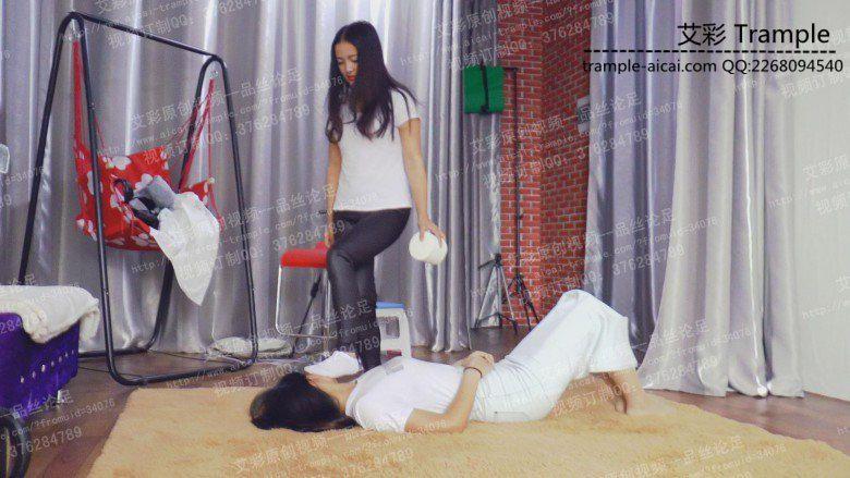 女女-强制骑坐闻脚