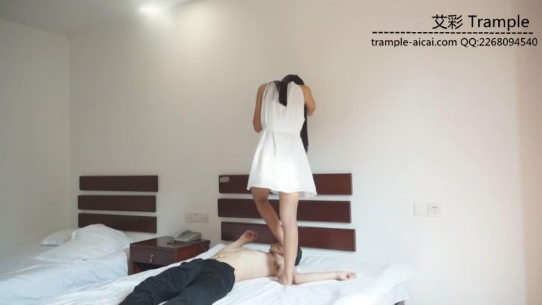 大二女生佳佳的裸足口水