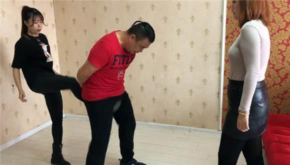 〖碎蛋娇娃〗尝尝皮靴女郎的厉害