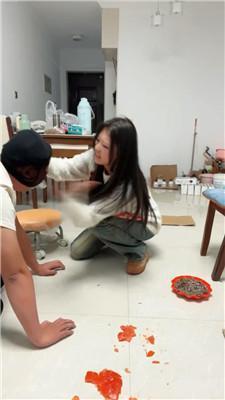 【锅盖子】脏鞋脚下喂食羞辱【下】 bf49063