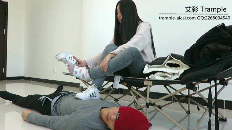超漂亮老师天依女主棉袜堵嘴，裸足踩脸！