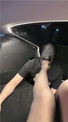 【禾未】车内黑丝诱惑调-美腿长靴黑丝辱