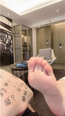 【阿冷】白袜塞嘴/全体重踩踏/涂鸦羞辱/裸足插嘴 bf49095