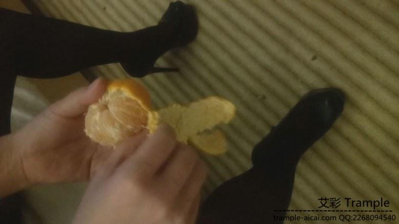 洗浴店黑丝女技师的暴力调教