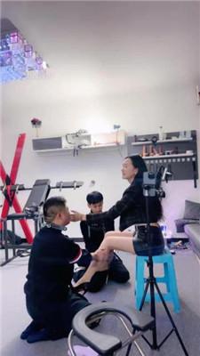 【尤金女皇】抽耳光/藤条鞭打/踩踏/虐乳舔臭脚