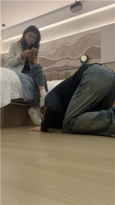 【沐沐大大】闺蜜观战-抽耳光/小白鞋白袜玩弄 JS250108-32