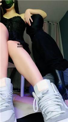 【美柠】各种脏鞋羞辱脚下奴 bf51395