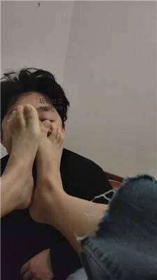 【阿漾】沉浸式闻舔超臭白棉袜 JS250111-42