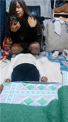 【伪娘和人妻】喜欢臭脚的蓬头垢面狗 JS250118-13