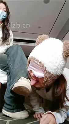 【爱可呀】双S-伺候超模学姐-胯下羞辱/舔脚清理鞋底