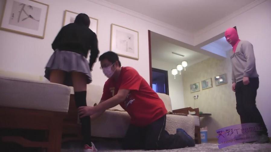 艾丝：哥哥父亲要求艾丝乱伦踩踏