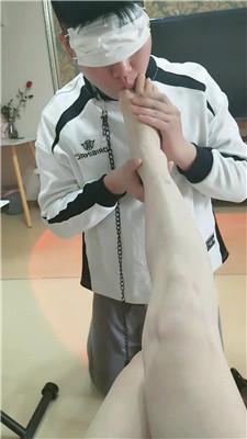 【龙儿】玉足美腿恋足狂舔 JS250309-5