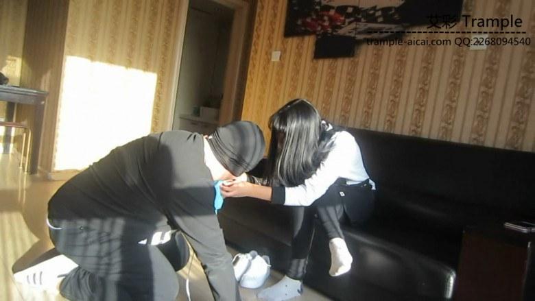 剧情美女休闲板鞋羞辱踩踏偷鞋贼