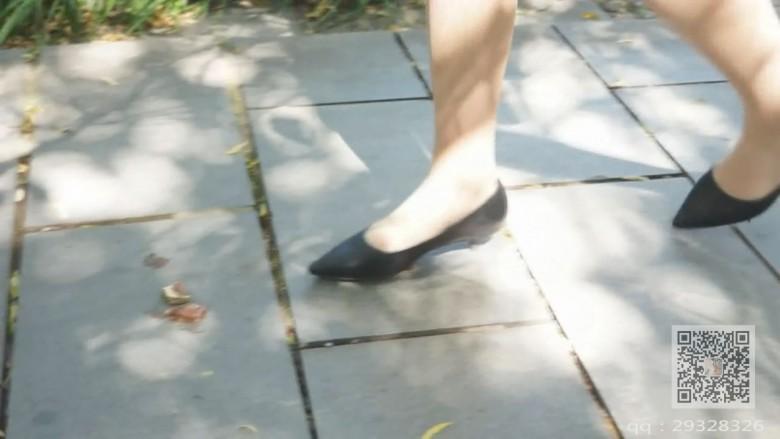 琪琪公园长腿肉丝秀