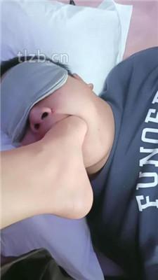 【嗯哼】桌底视角-裸足恋足舔