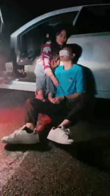 【调教视频】【小欣欣】户外-车外舔脚/掐乳/喂口水