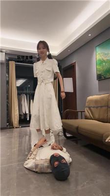 【猴歌】腿绞坐脸窒息-皮鞋白袜踩 bf51588