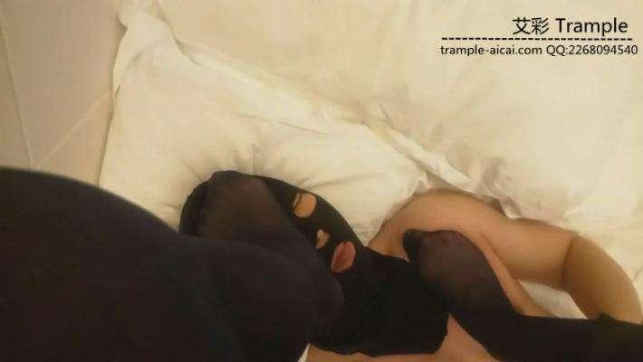 长腿美女主人的调教