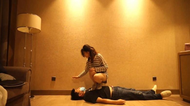 希雨归来暴力踢裆踩踏踹腹