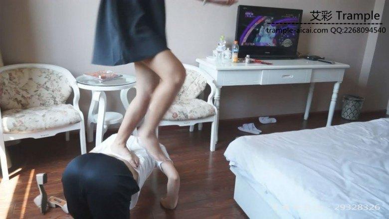 大二女生佳佳对狗奴的语言羞辱调教