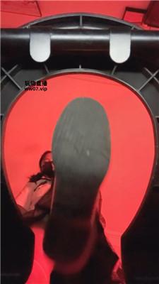 【回眸】灯4脚厕羞辱全家    250426-11