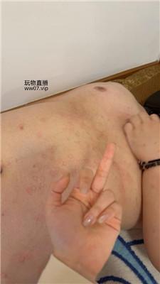 【佳佳】高跟白丝全体重踩踏 bf50676