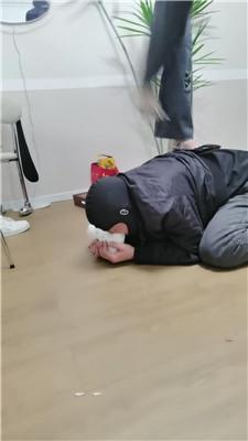 【文文文文】舔素人的小白鞋-踢踹踩 JS250227-7