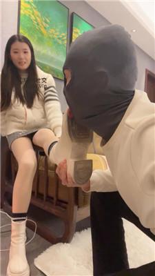 【伊未】素人S-黑棉袜脚蹂躏踩 bf50162