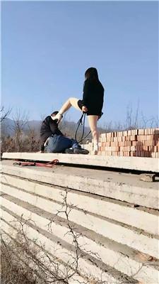 【沐颜】户外-狗链拴狗-暴力踢踹【双视角版】 JS250114-10