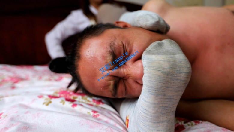 【冰时代奕潇】原味棉袜强迫窒息强行踩踏