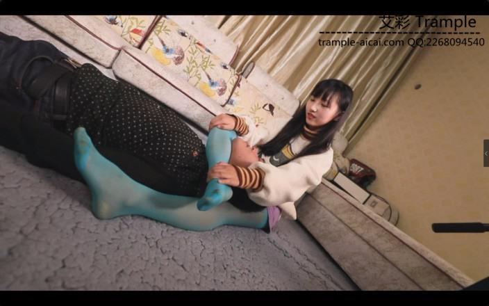 初九蓝丝恋足腿脚绞坐脸插嘴