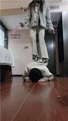 【沐沐大大】跪舔女神的脏运动鞋 bf50123