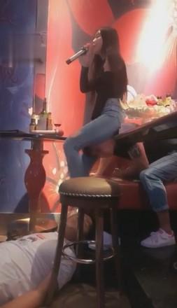 vivi，KTV调教双奴