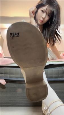 【兔兔酱】数字天堂之脏白丝    250324-10