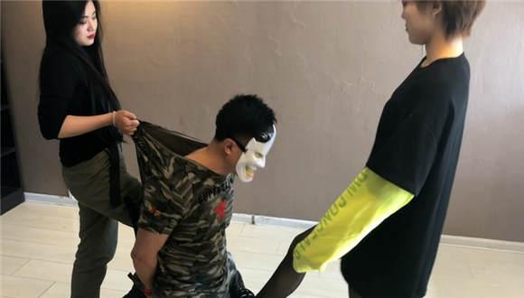 姐妹花の暴力惩罚