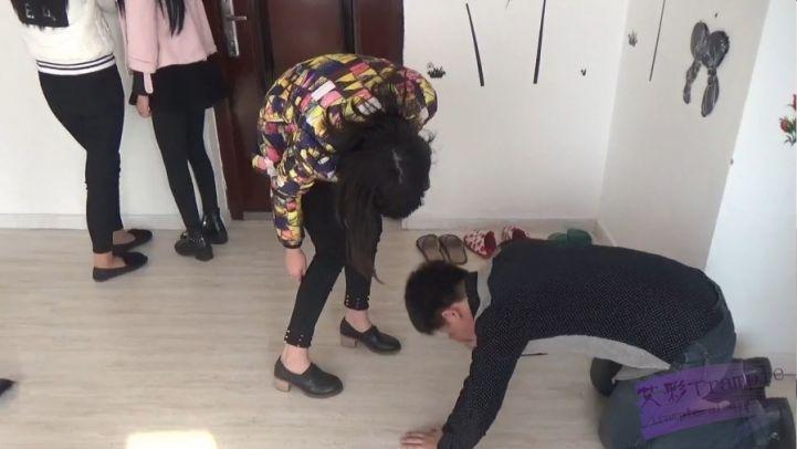 多主踢打舔鞋精彩不断