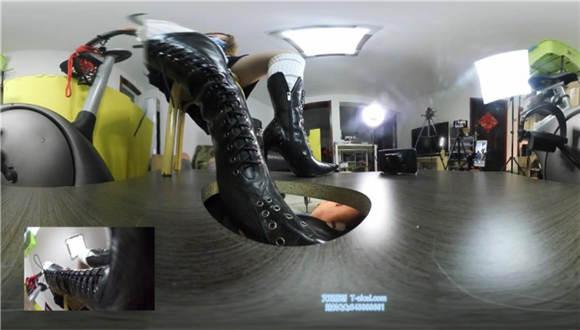 VR琳S人脸地板上 鞋子臭袜子踩脸窒息舔鞋底靴跟插嘴 VR琳S人脸地板上 鞋子臭袜子踩脸窒息舔鞋底靴跟插嘴