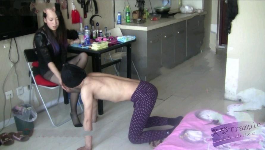 傲柔奶奶你只配在我脚下这么活