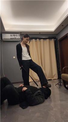 【素人挖掘机】皮鞋黑棉袜气味辱-骑马踩踏 bf50349