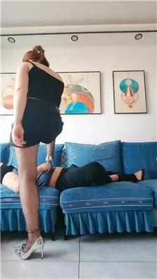 【李老师】高跟网袜全体重踩踏【双视角版】JS250228-34