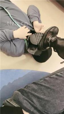 【妮蔻】长靴踩狗头/人肉座椅/踩踏/舔脏鞋底/闻鞋闻白袜