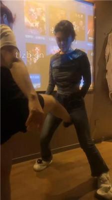 【橘子没熟】母畜-足疗店当着技师面虐闺蜜