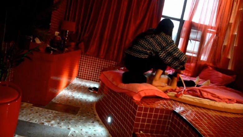 『奴隶岛』—萱萱S坐脸调教、鞭子抽打