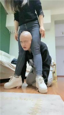 【魅儿】舔脏鞋底棉袜/裸足插嘴/磕头求圣水