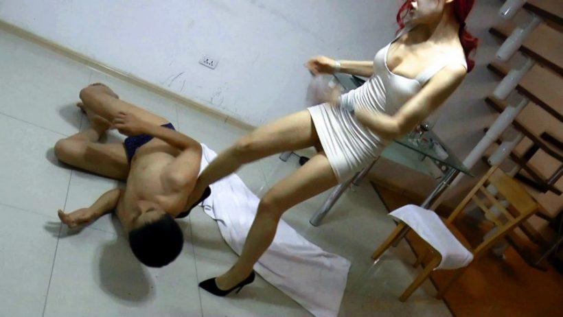 重创挑食家奴 极其暴力