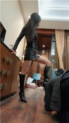 【爱丽丝】出差酒店调老板-骑马狗爬/高跟长靴踩 bf49173